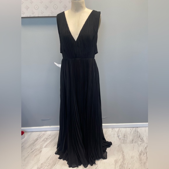 Fame and partners dress- black pleat v-neck with buttons - Picture 3 of 8